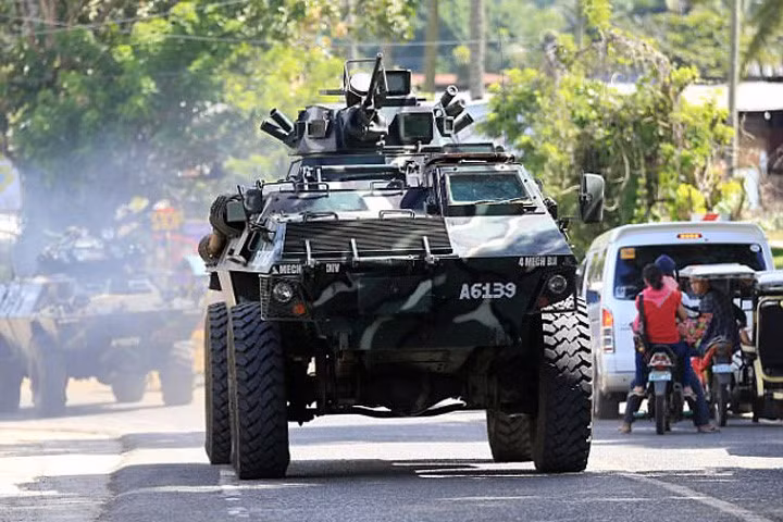 hinh anh quan doi philippines doi pho voi khung bo is o marawi