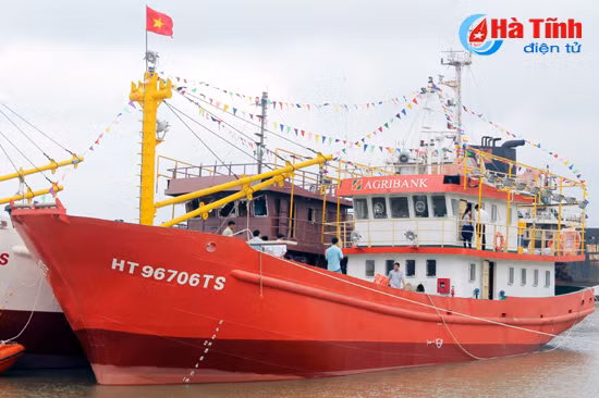ha thuy tau vo thep dong theo nghi dinh 67 dau tien o ky anh