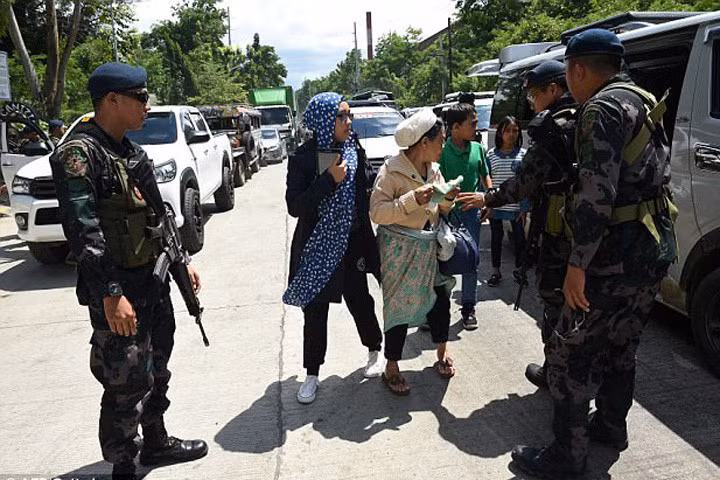 hinh anh quan doi philippines doi pho voi khung bo is o marawi