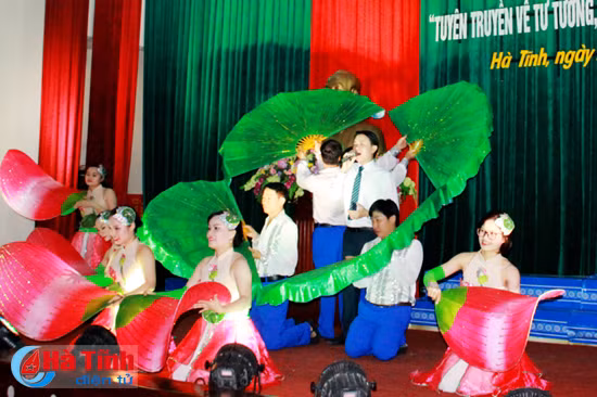 soi noi cuon hut hoi thi tuyen truyen tu tuong dao duc phong cach bac ho khoi co quan dang