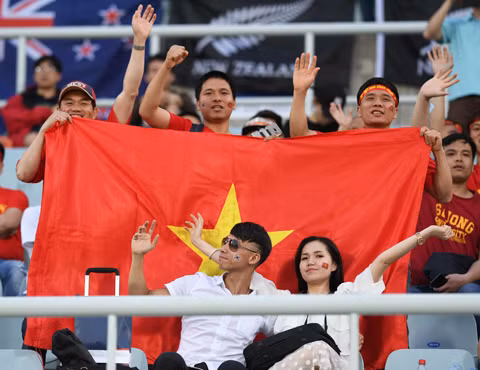 nhung bong hong viet dot chay khan dai san cheonan