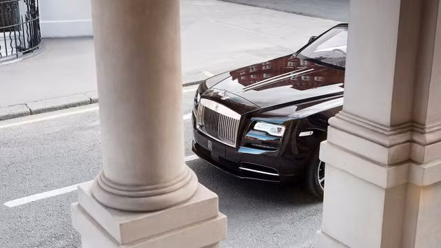 lam quen voi chiec rolls royce dawn dac biet nhat the gioi