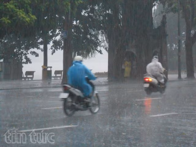 thoi tiet hom nay bac trung bo co mua vua den mua to