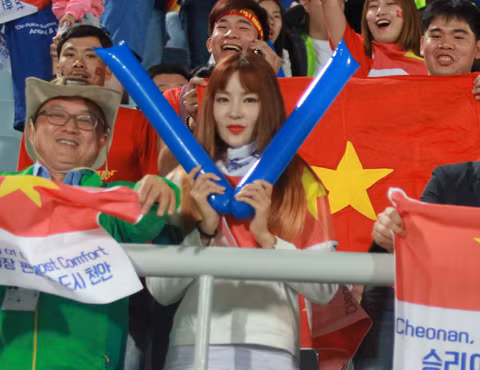 nhung bong hong viet dot chay khan dai san cheonan