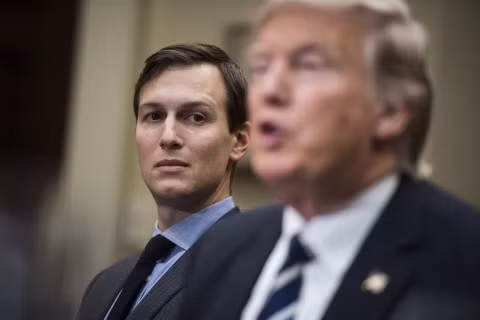 con re cua tong thong trump lien lac bi mat voi dai su nga