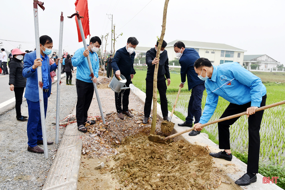 Phó Bí thư Thường trực Tỉnh ủy Hà Tĩnh dự lễ trồng cây đầu năm tại Lộc Hà