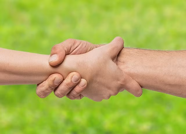 Cách nắm tay tiết lộ mức độ tình cảm