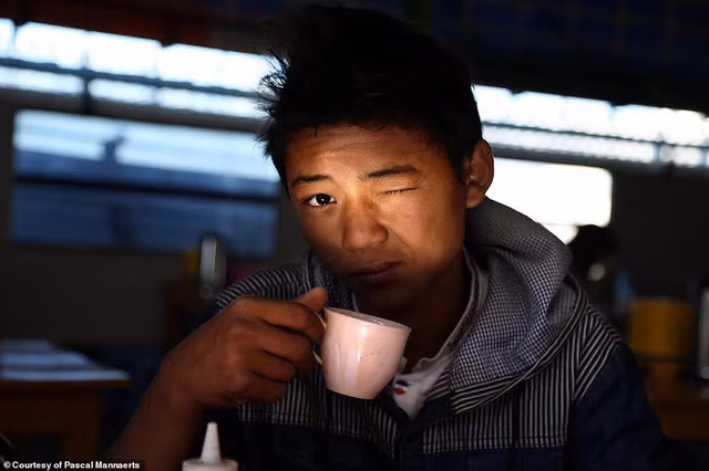 8h sáng trên khắp thế giới diễn ra như thế nào?
