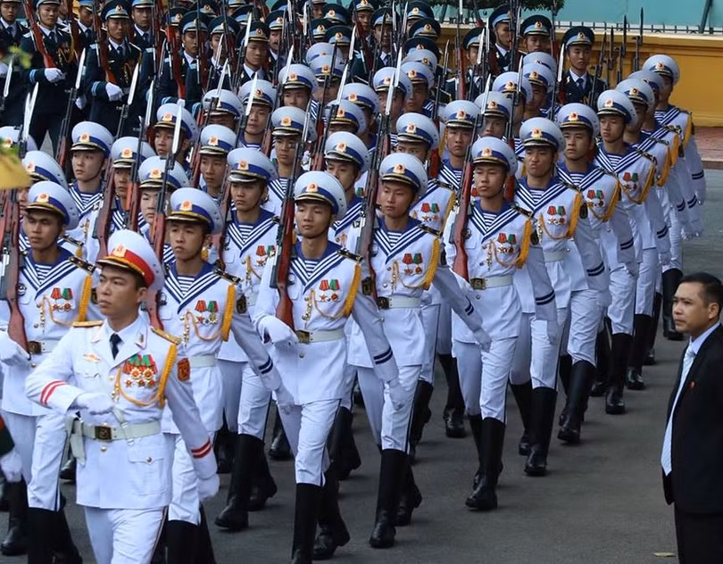 Hình ảnh lễ đón Thủ tướng Nga Dmitry Medvedev thăm Việt Nam