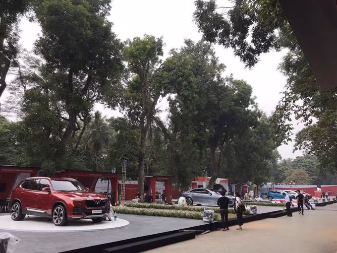 Ô tô cỡ nhỏ VinFast Fadil lần đầu xuất hiện ngoài đời thực