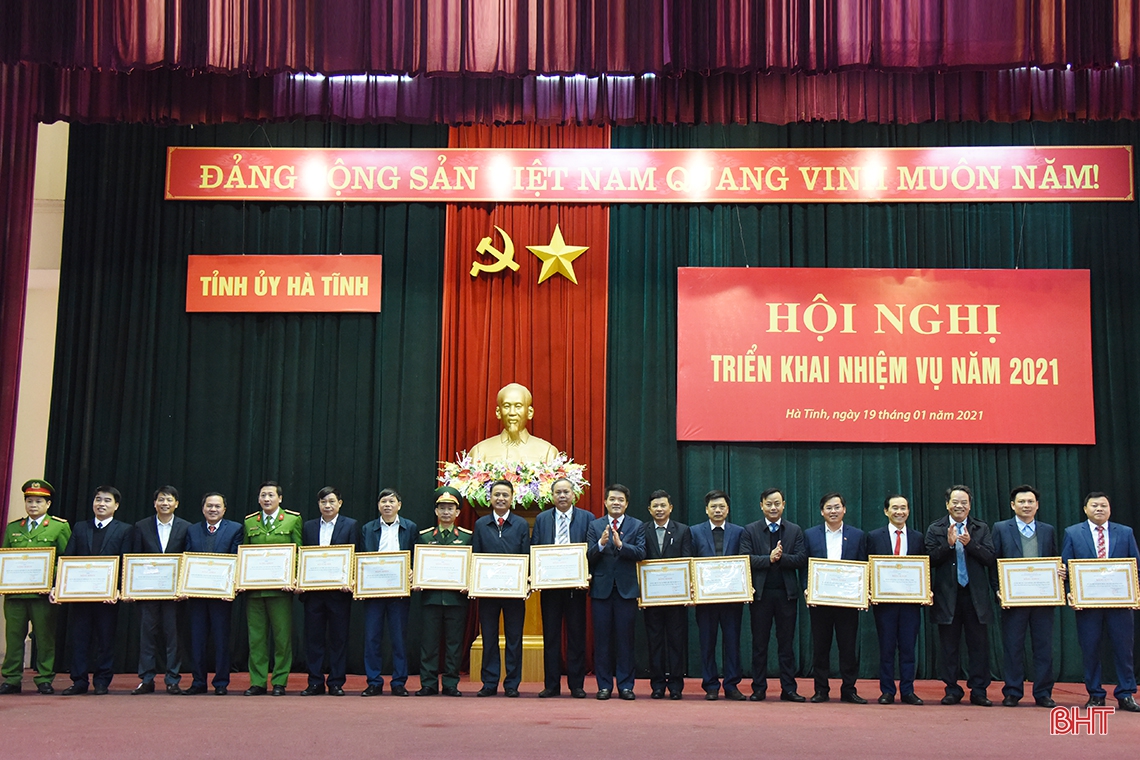 Triển khai Nghị quyết Đại hội Đảng bộ tỉnh gắn với Chương trình hành động thực hiện Nghị quyết Đại hội XIII của Đảng