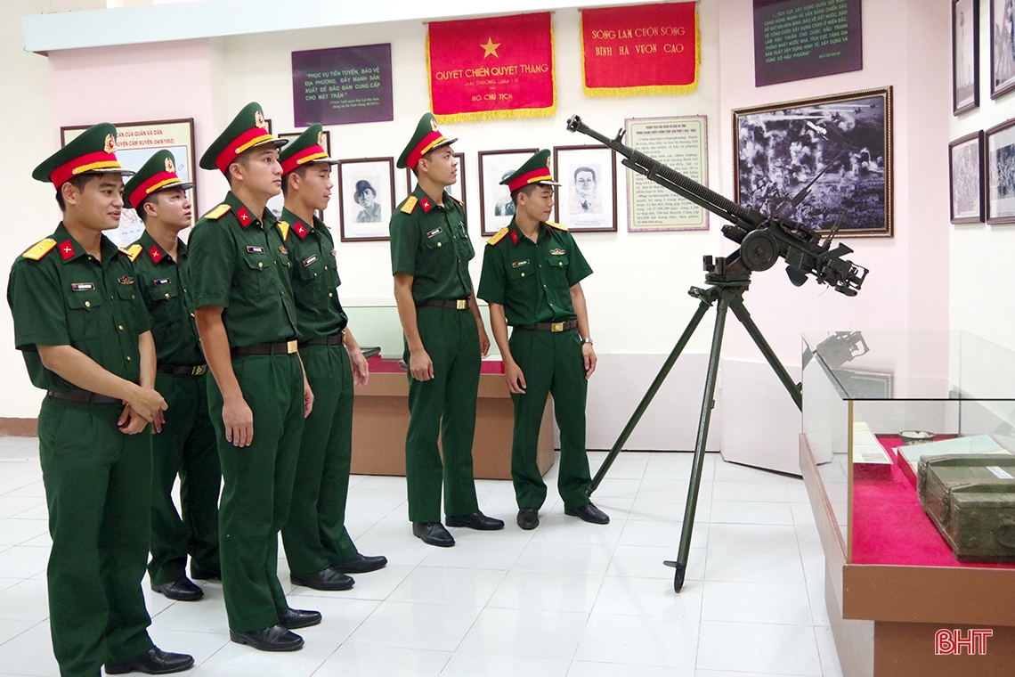 Những vấn đề đặt ra trong công tác cán bộ ở Đảng bộ Quân sự Hà Tĩnh