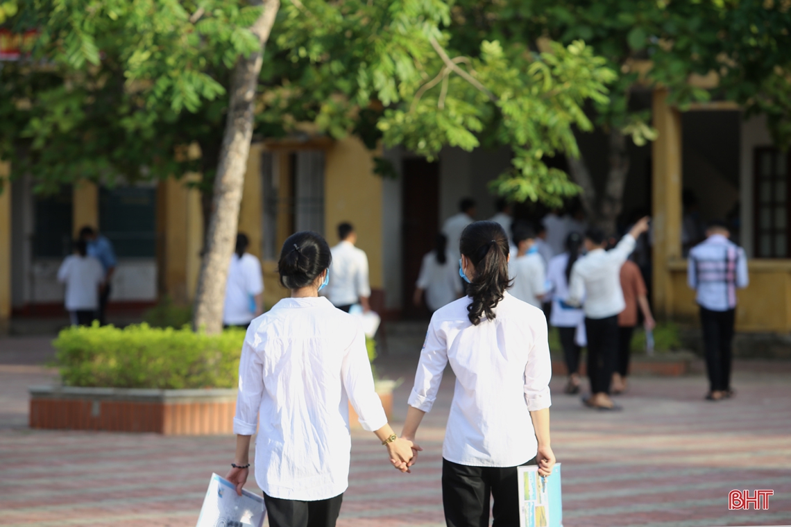 Kỳ thi đặc biệt với muôn người... giấu mặt
