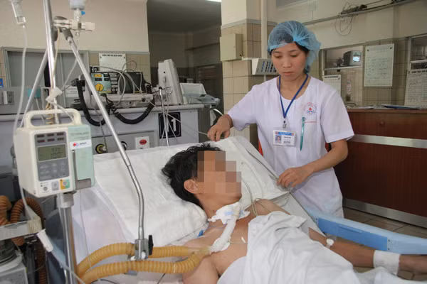 dung tu ruoc hoa vi uong ruou ngam