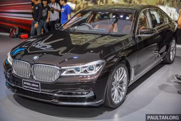 sedan hang sang co lon bmw m760li xdrive 2017 ra mat dna gia hon 8 ty