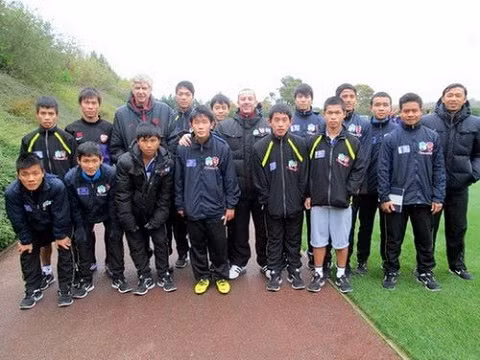 thuc hu vu bau duc dua hlv wenger ve dan dat doi tuyen viet nam