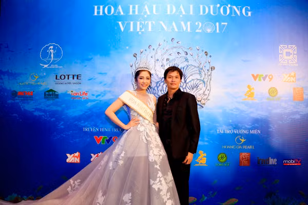 my nhan viet dep tinh te voi trang suc ngoc trai