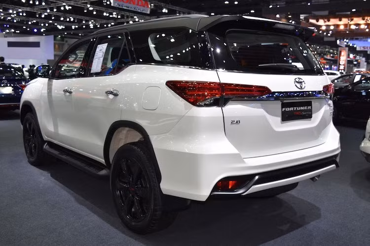 soi toyota fortuner ban the thao gia tu 1 08 ty dong