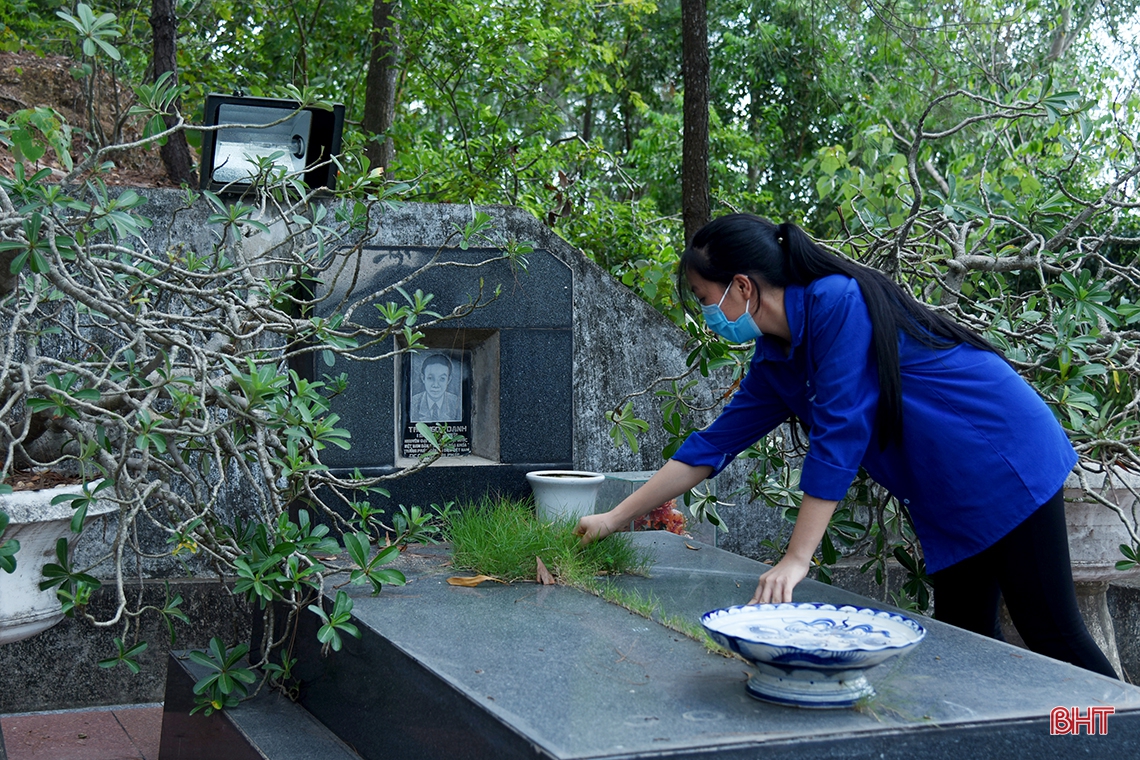 Thăm Khu di tích Tổng Bí thư đầu tiên của Đảng