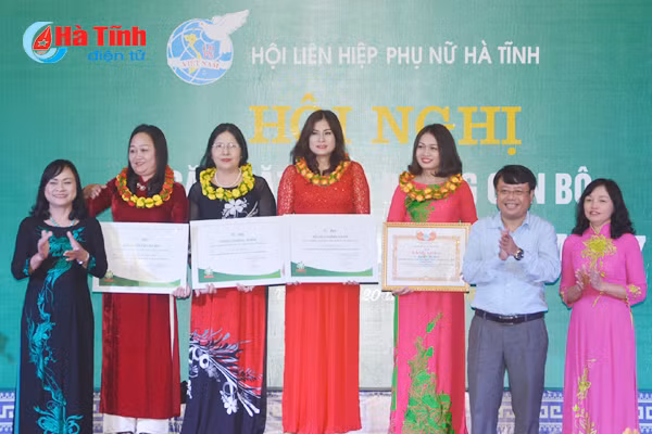 vinh danh 53 can bo hoi vien phu nu tieu bieu nam 2017