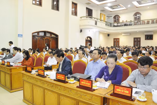 tiep thu y kien da chieu dam bao khach quan trong danh gia su dung can bo