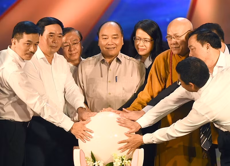 cung thu tuong nhan tin ung ho nguoi ngheo