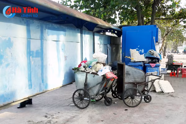 rac vay nha cho xe buyt giua trung tam tp ha tinh
