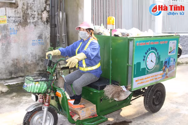 xe dien thu gom rac hieu qua nhung con vuong luat