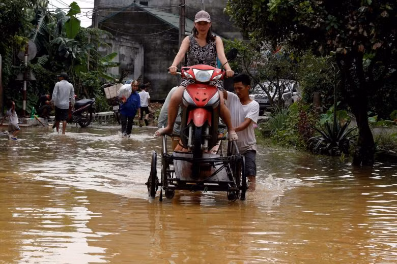 photo mua lu o viet nam qua ong kinh nhiep anh gia reuters