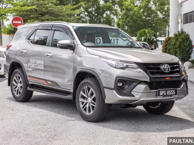 toyota fortuner 2017 co gia tu 915 trieu dong