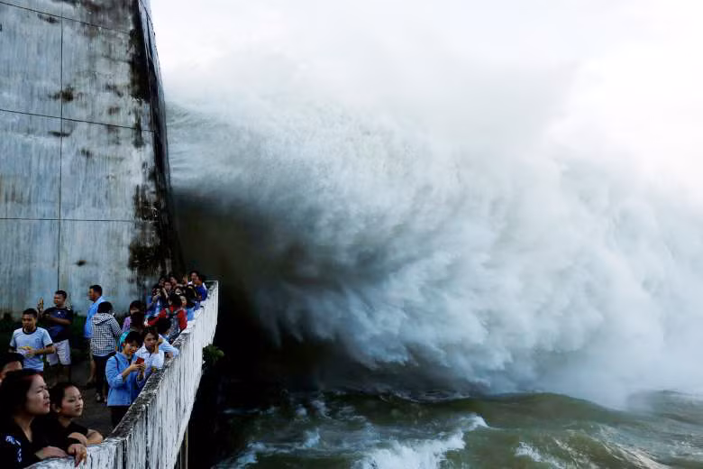 photo mua lu o viet nam qua ong kinh nhiep anh gia reuters