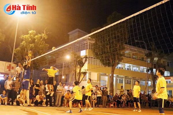 hung khoi giai bong chuyen nam nu bvdk ha tinh