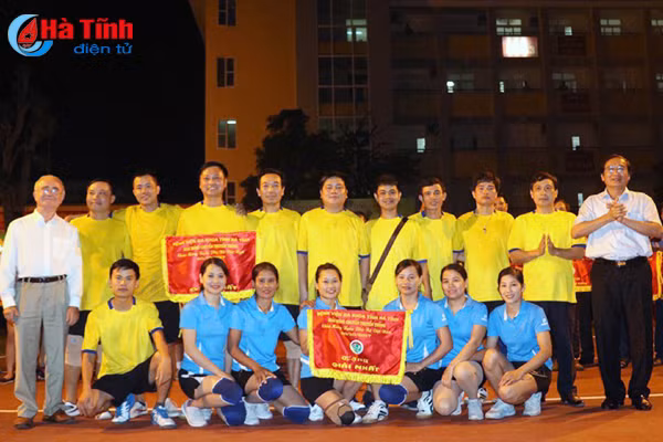hung khoi giai bong chuyen nam nu bvdk ha tinh
