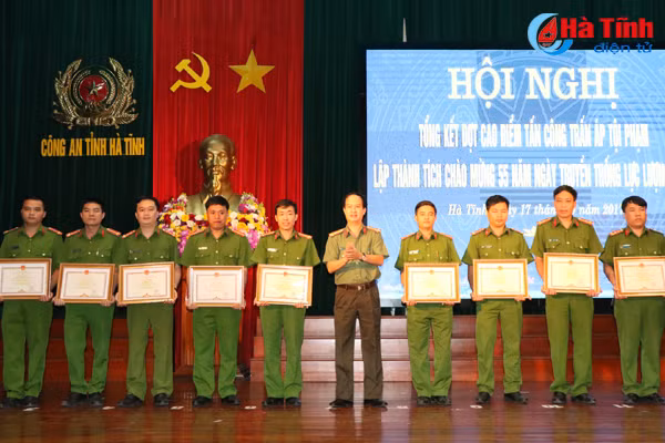 hon 700 truong hop bi tuoc giay phep lai xe trong 2 thang
