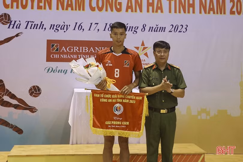Công an Hương Sơn vô địch Giải Bóng chuyền nam Công an tỉnh