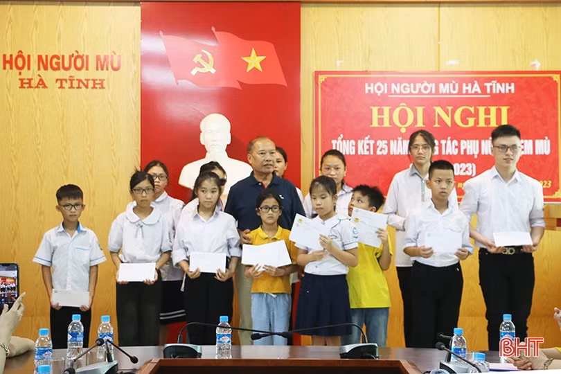 Tạo điều kiện để phụ nữ và trẻ em mù vượt lên số phận