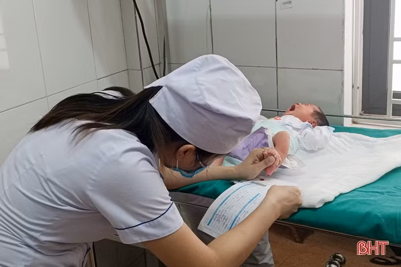 Tiếp tục đẩy mạnh tuyên truyền xã hội hóa sàng lọc sơ sinh ở Hà Tĩnh