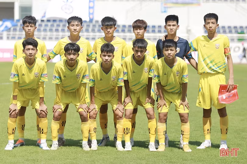 Đánh bại U15 PVF- CAND, U15 Hồng Lĩnh Hà Tĩnh giành vị trí nhất bảng A