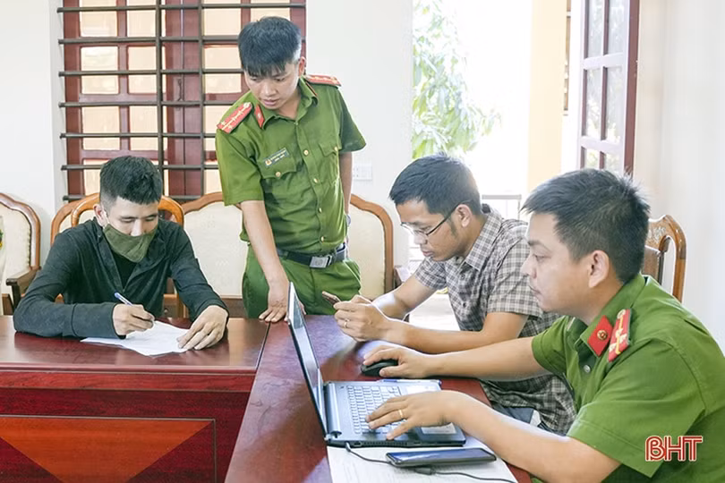 Bẫy chim sẻ giữa trung tâm thành phố, bị phạt 3 triệu đồng