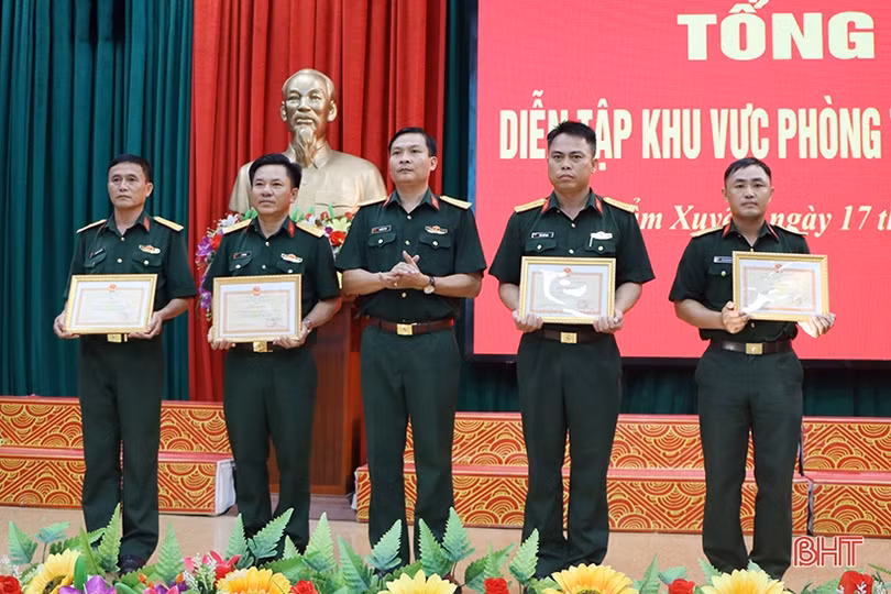 Cẩm Xuyên rút kinh nghiệm trong diễn tập khu vực phòng thủ năm 2023