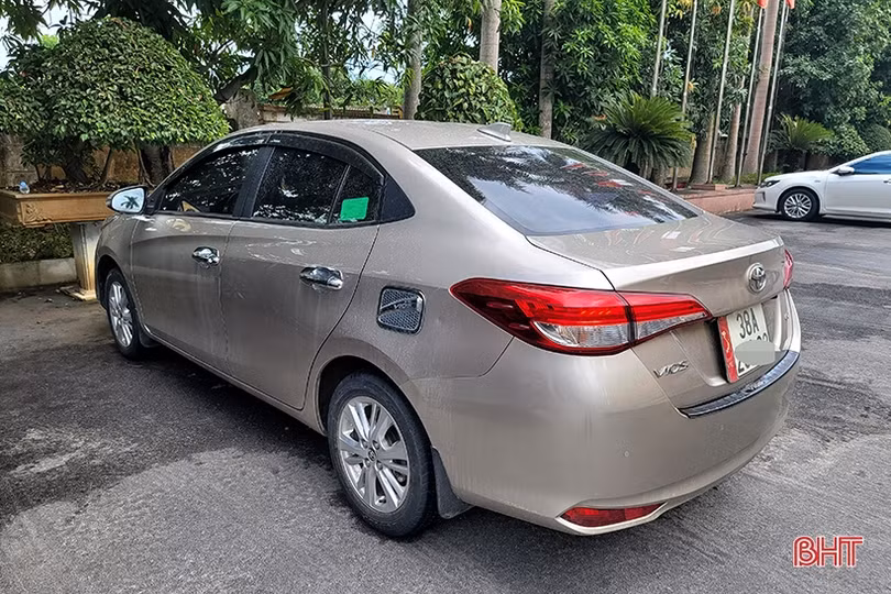 Trước ngày định danh biển số, người dân đổ xô làm thủ tục sang tên đổi chủ