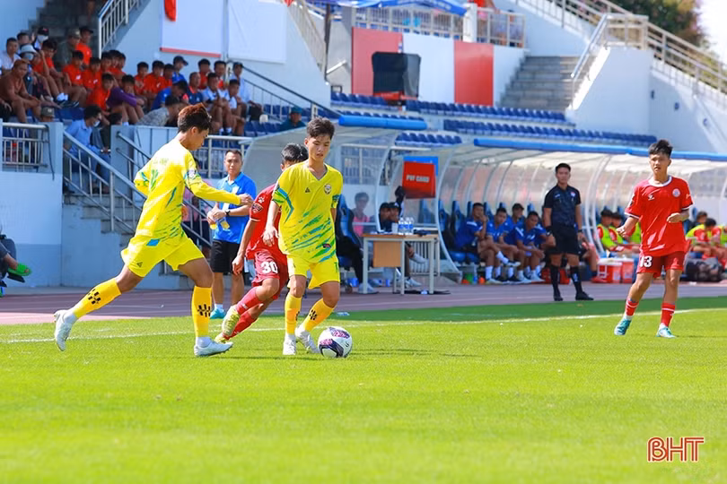 Đánh bại U15 PVF- CAND, U15 Hồng Lĩnh Hà Tĩnh giành vị trí nhất bảng A
