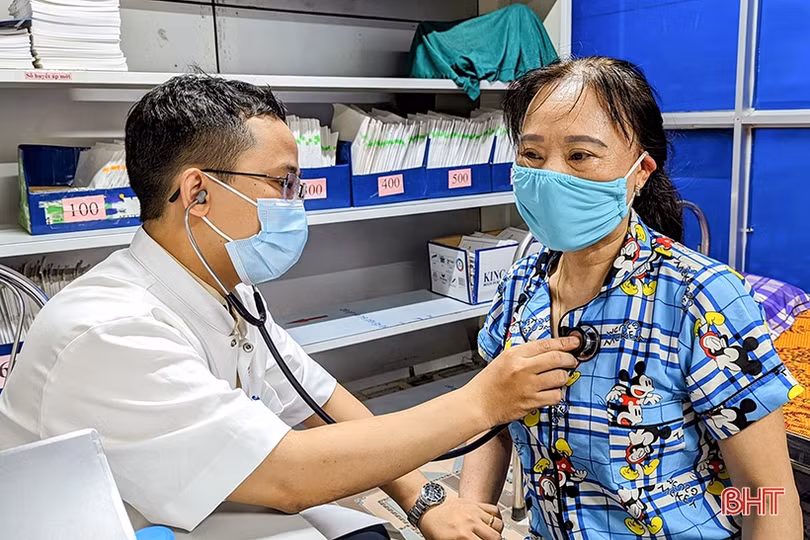 Bệnh viện Trung ương Huế khám, tư vấn bệnh tim mạch cho người dân Hà Tĩnh