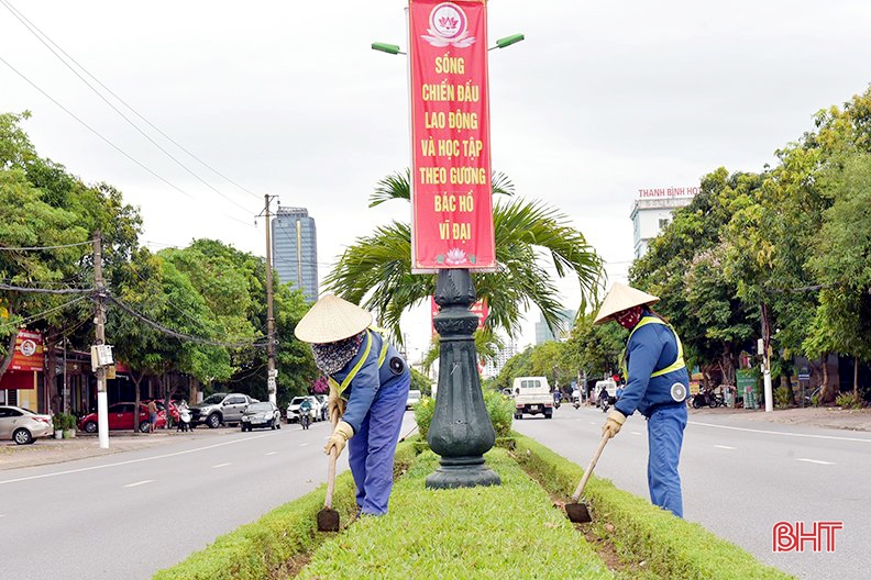 Miệt mài mưu sinh giữa trời nắng nóng ở Hà Tĩnh