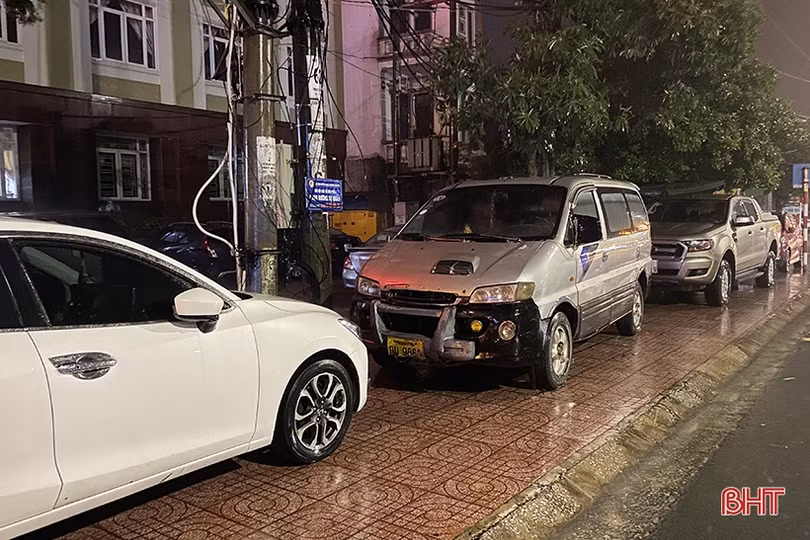 Tìm nơi gửi “xế hộp” trong đêm ở TP Hà Tĩnh