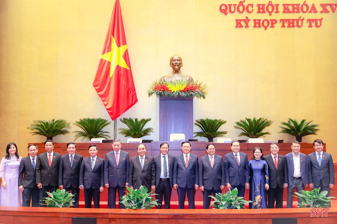 Quốc hội xem xét, thông qua nhiều luật, nghị quyết có tác động lớn