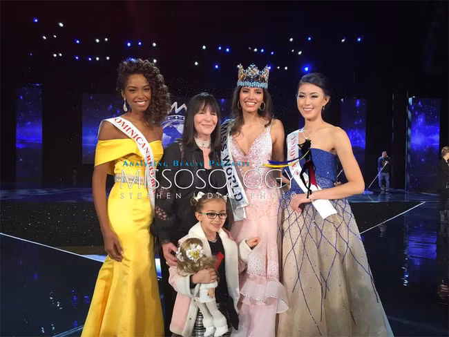 nhan sac nguoi dep 19 tuoi vua dang quang hoa hau the gioi 2016
