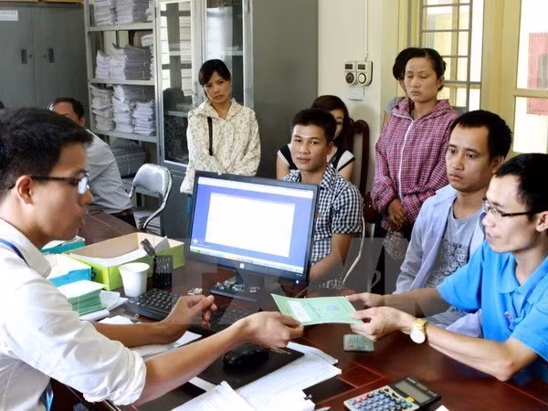 tang tuoi nghi huu tiep tuc cau chuyen tien thoai luong nan