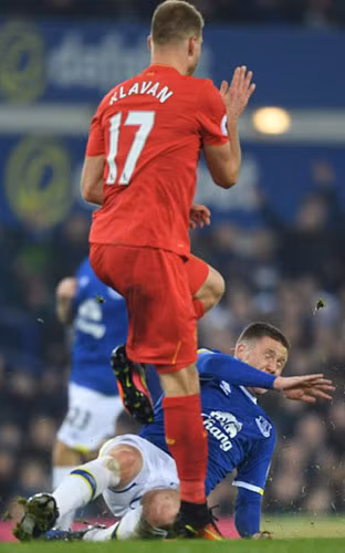 toan canh chien thang kich tinh cua liverpool truoc everton