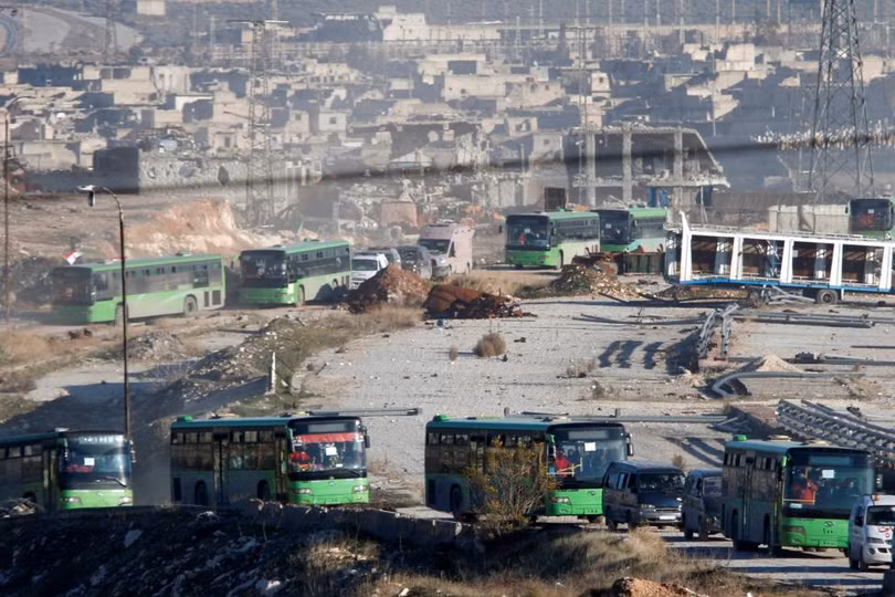 photo tren chuyen xe buyt roi aleppo